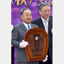 金子真人オーナーはこの馬で秋の盾も手に入れた