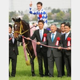 桜花賞はジュエラーが制した