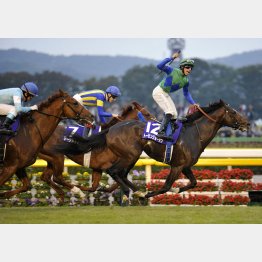 11年はトーセンジョーダンの差し切りで穴に