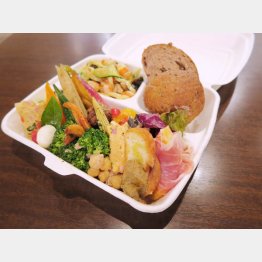 お昼のお弁当は1000円
