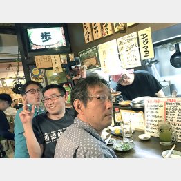 競馬ツウが多い!?(奥は板長さん)