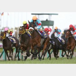 1冠目はアーモンドアイが奪取