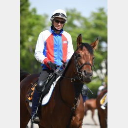 今でも自ら管理馬の手綱を取る