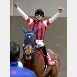 鞍上はこの馬で初重賞制覇