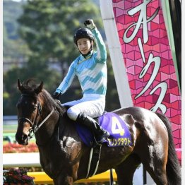 昨年はデアリングタクトが2冠を達成し、秋には3冠馬に