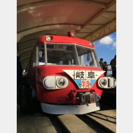 中京競馬場に保存されている初代７０００系名鉄パノラマカー