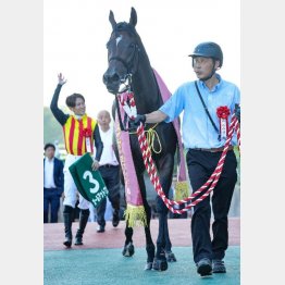 ①着オールアットワンス（石川騎手）「前回、勝たせてもらった時とは違ううれしさがあります」