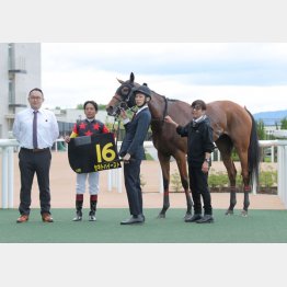 次は重賞のウイナーズサークルへ
