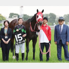 ダート４戦４勝