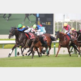 ローズSでオースク馬と差のない競馬(橙帽)