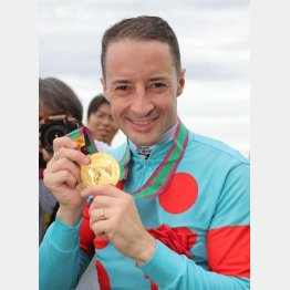 ①着エンブロイダリー(ルメール騎手)「休み明けで二千メートルはピッタリだった。先々は二千四百もいけるかもしれないね」