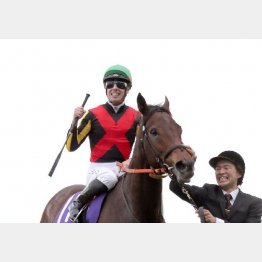 今年もこの勝負服でＣ・デムーロの笑顔を……